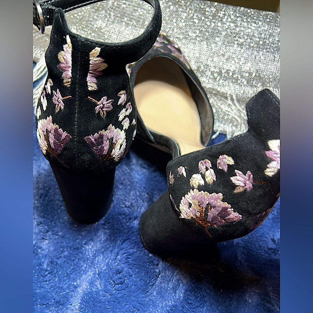 Gourgeous velvet heals embroidered flowers in lilac and light off white color